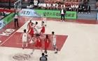 18比14！中国男篮惊险取胜，王俊杰关键时刻挺身而出力挽狂澜，堪称球队救世主