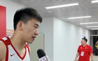 王俊杰在比赛中展现出的强势表现让塞尔维亚KK FMP主教练深感震撼，其极具侵略性的战术风格引发广泛关注与高度评价