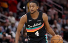 NBA球星福克斯透露，日常训练中经常与传奇球员马努·吉诺比利和蒂姆·邓肯同场，两人始终以开放态度欢迎年轻球员请教任何问题